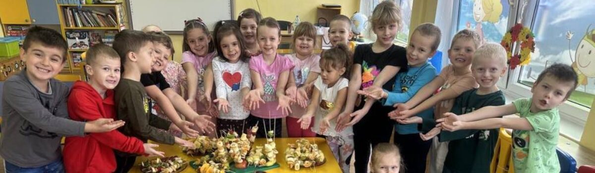 Owocowe warsztaty kulinarne w grupie 6-latków