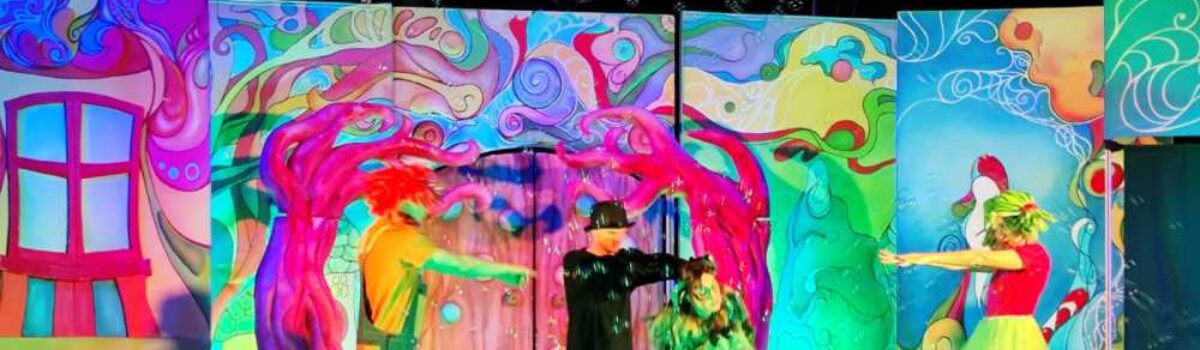 Wyjście 3 i 4 latków do Centrum Kultury Browar B na przedstawienie teatralne pt. ,, Jak palce jednej ręki”