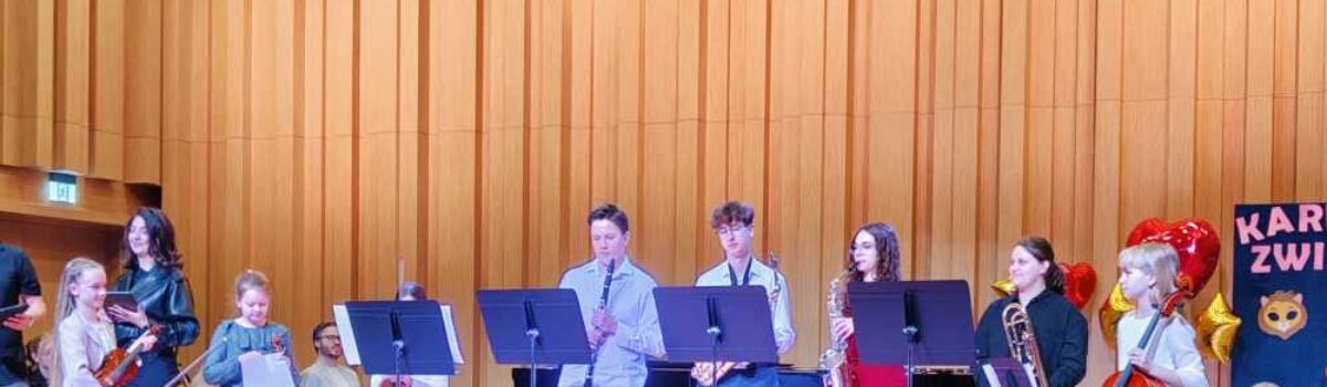 Grupy 5 i 6 latków wzięły udział w audycji muzycznej pt. ,, Nadęty karnawał” w Zespole Szkół Muzycznych im. Czesława Niemena